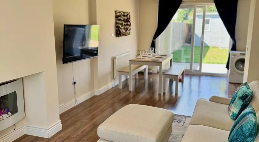 Enyo House Brentford London - Image 1