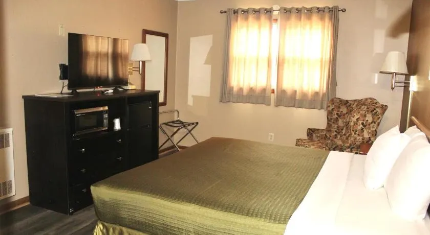 Colonial Inn - Image 1