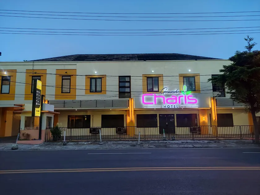 GRAND CHARIS HOTEL TULUNGAGUNG - Image 1
