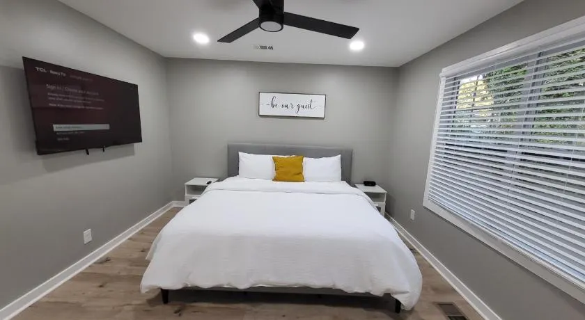The Silver Bungalow - Image 1