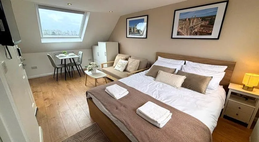 Oxford Central Studios & Apartments - Image 1