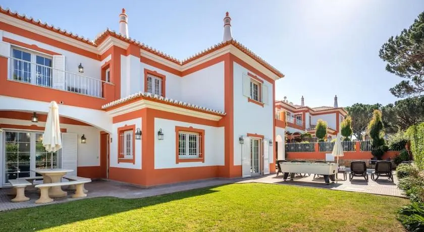 Private Villa Ribeiro I Heated Pool, 4 Bed, BBQ, AC, WIFI, BEACH - Image 1