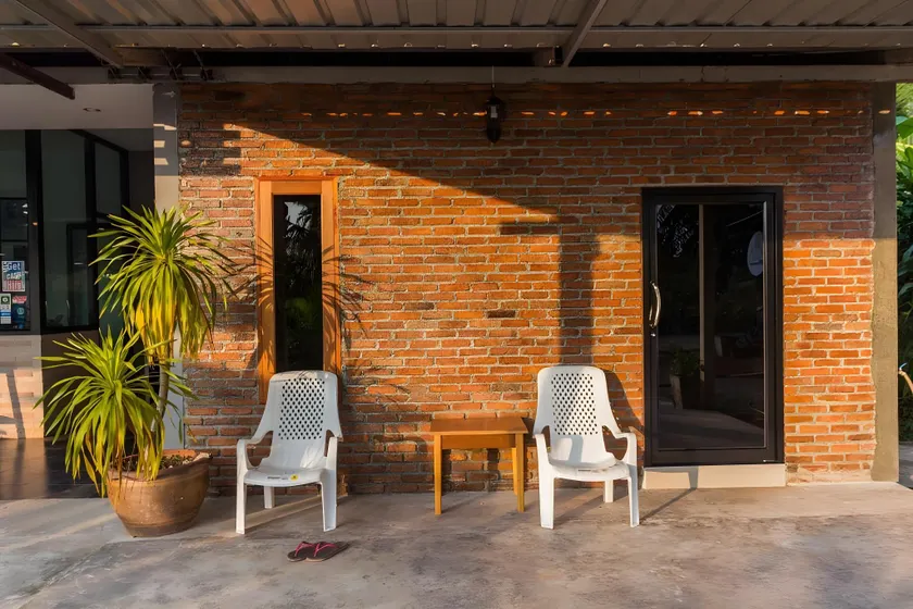 Koh Jum Bungalow & Hostel - Image 1