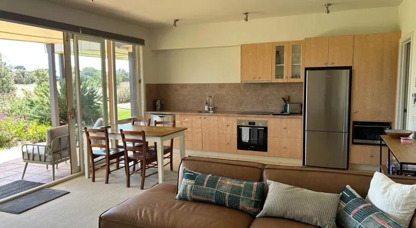 13th Beach 2-Bedroom Golf Apartment - Image 1