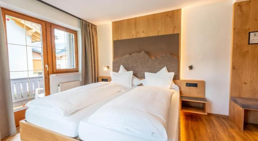 Double room, shower, toilet, balcony - Image 1