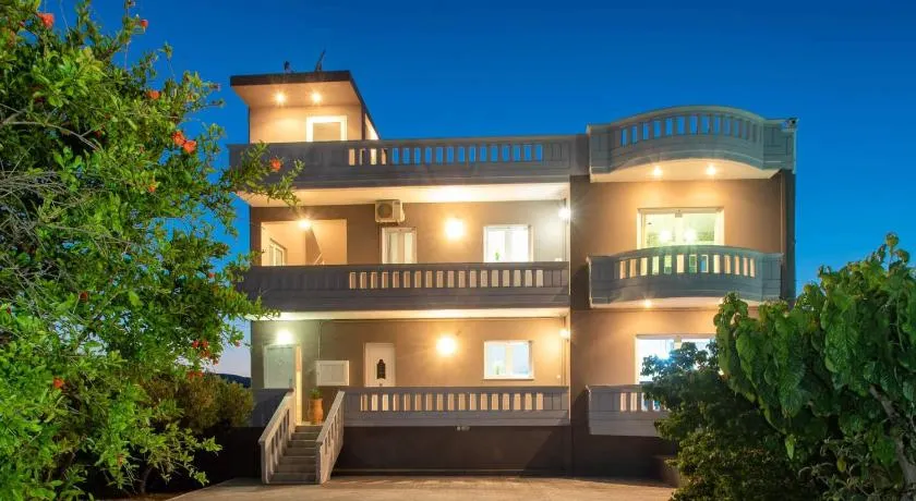 Majestic Villa - Image 1