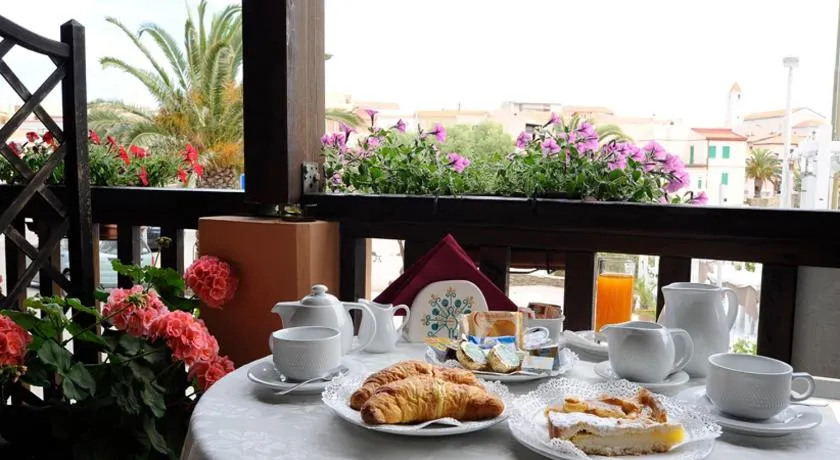 Lina Hotel - Image 1