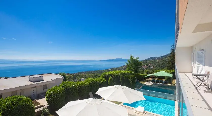Luxury villa Vista with pool and sea view - Image 1