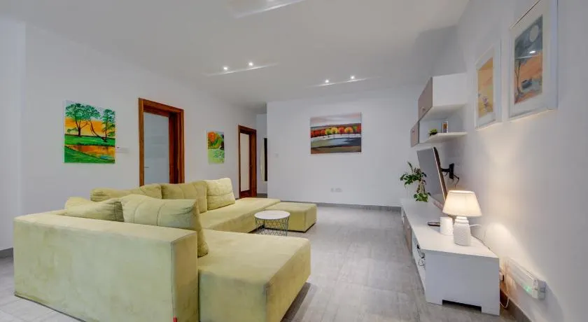 Rare Find -Top floor 3BR Unit with common pool and close to the beach by SF HOMES - Image 1