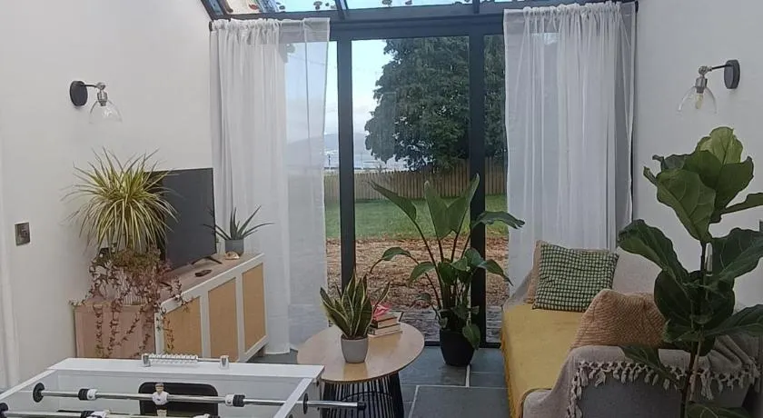 Woodville Apartment - Image 1