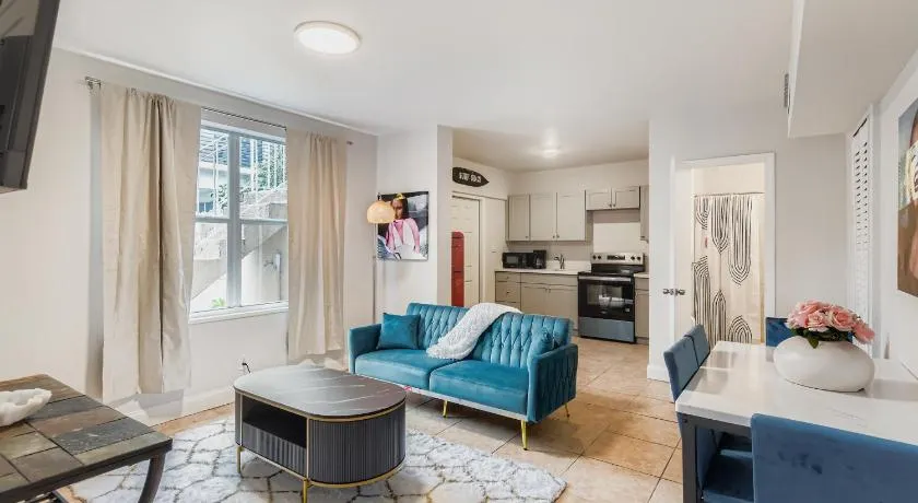 Lauderdale Breeze Villas - Image 1