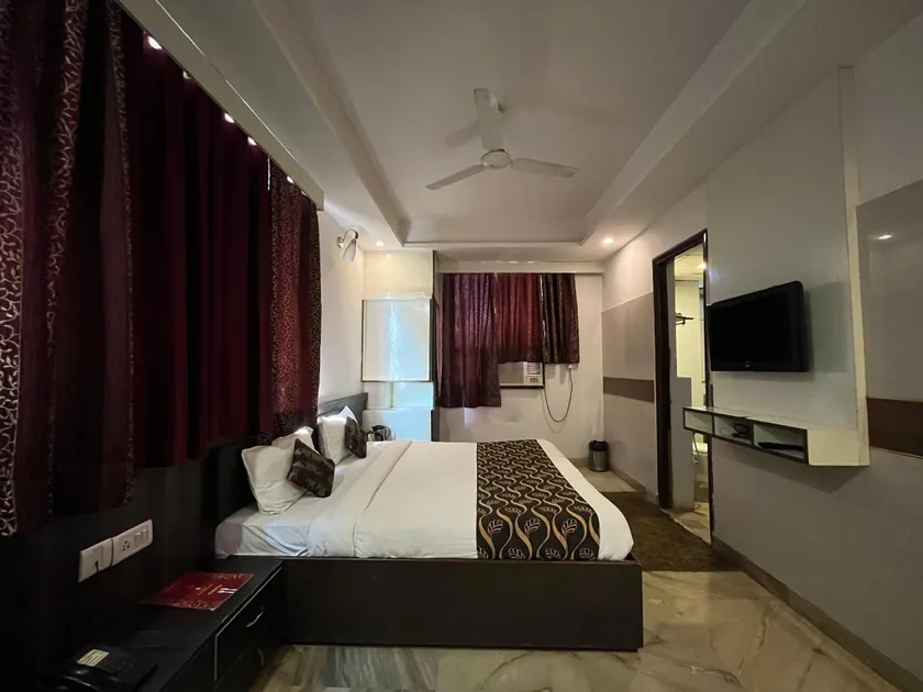 Hotel Taj Galaxy - Image 1