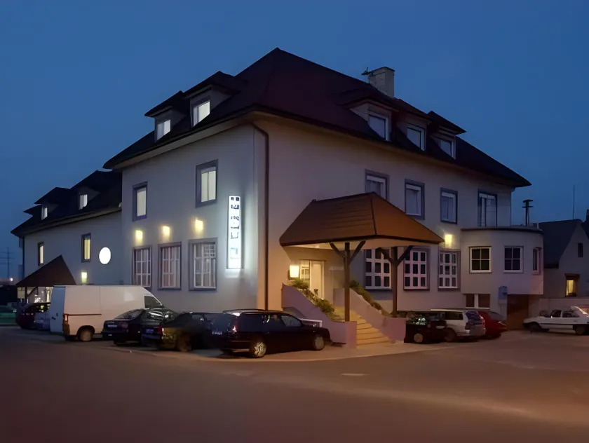 Hotel Tulipan Pruhonice - Image 1
