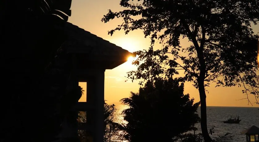 Baan Dhewaran Beachfront Villa - Image 1
