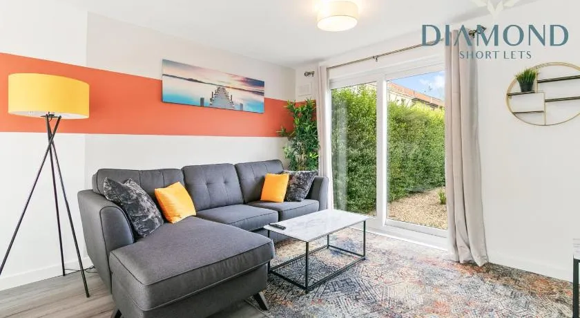 Grangemouth, 3 Bed House, Free Parking, Business or Leisure - Image 1