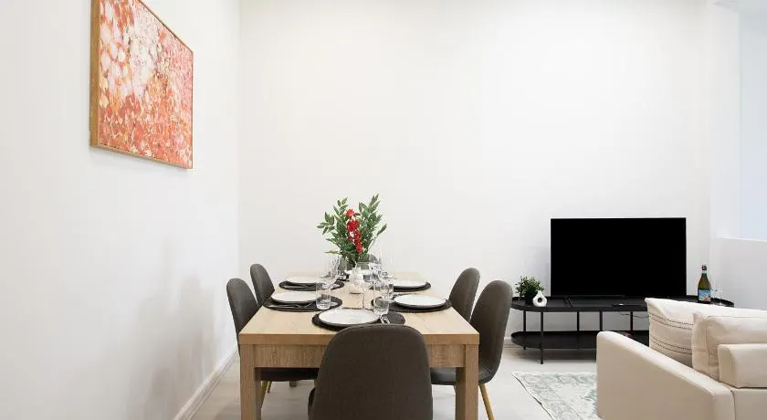 Modern 3BR Glebe Terrace with Courtyard - Walk Fish Market & Cafés - Image 1
