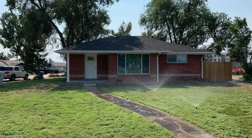 Island in the City - AWESOME 3 BR 2 BA 15 Min from DIA DT Anschutz - Image 1