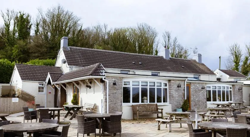 The Golden Mile Country Inn - Image 1