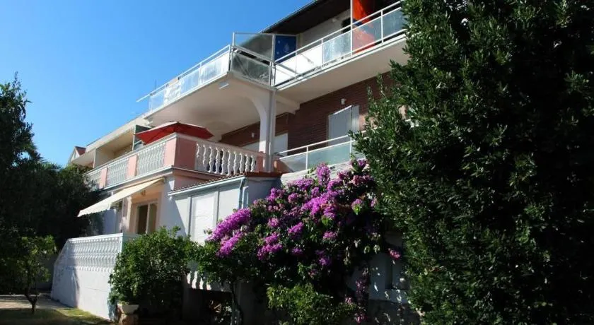 Sunny Stretto apartments - Image 1