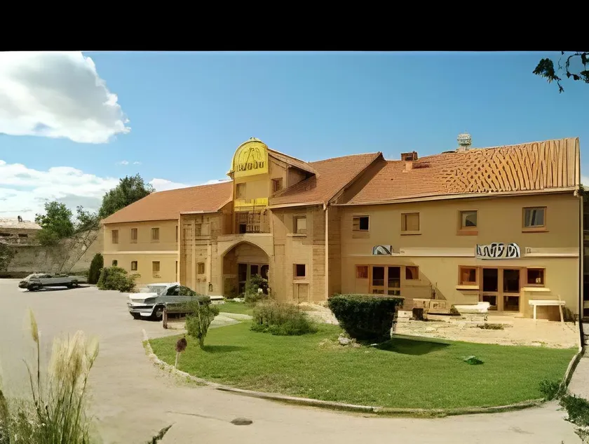 Hôtel Balladins Istres Confort / Martigues - Image 1