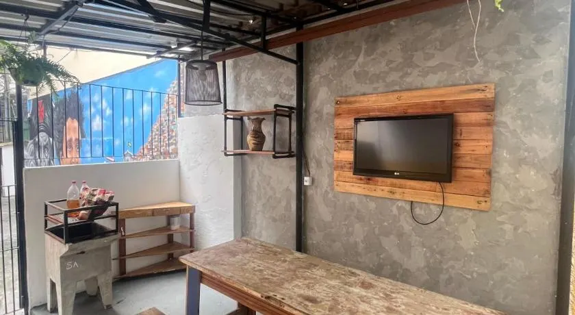 Colinna Hostel - Image 1
