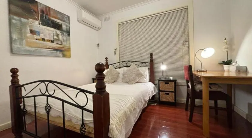 Garden Guesthouse - Melbourne Airport Accommodation - Image 1