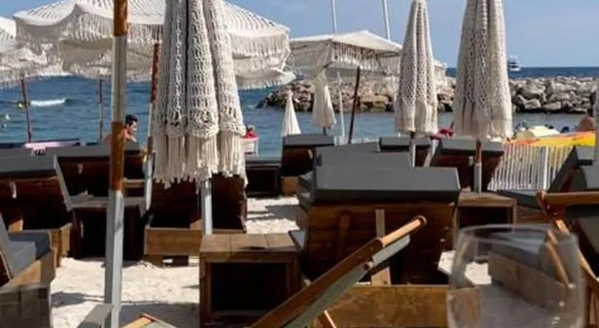 Baie marquet frontière monaco - Image 1