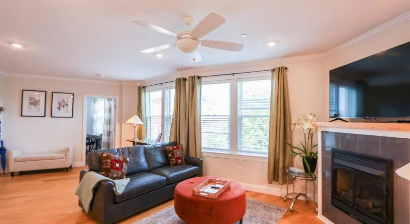 2BR2BA South End Gem Steps to Northeastern - Image 1