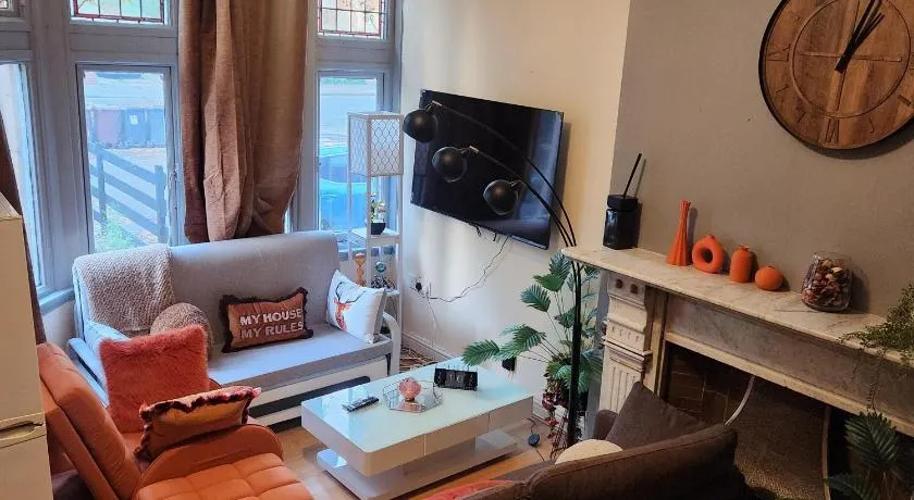 Tettenhall Road Retreat - Modern Apartment - Image 1