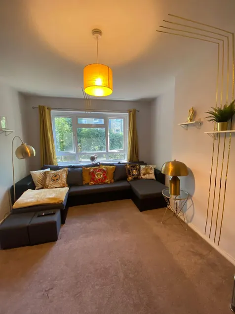 18K HOME FROM HOME - Image 1