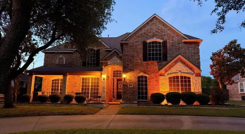 Luxury 5BR Retreat, Kid's Playroom! Near Lake Hubbard, Vineyard Views - Image 1