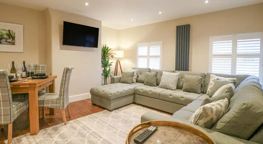 Ashbourne Luxury Suites - Image 1