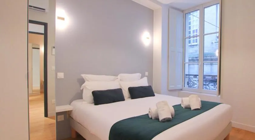Appartements 3 Chambres de luxe 6 personnes, Centre Ville, Clim, Ascenseur - Image 1