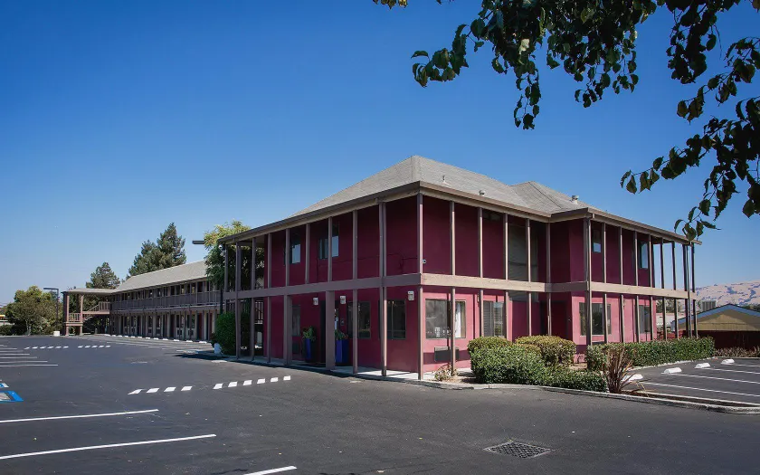 Alura Inn - Image 1