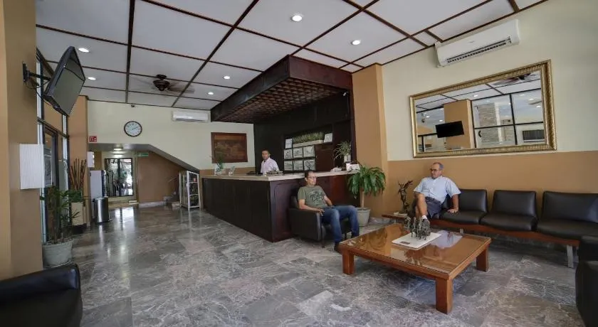 Hotel Plaza - Image 1