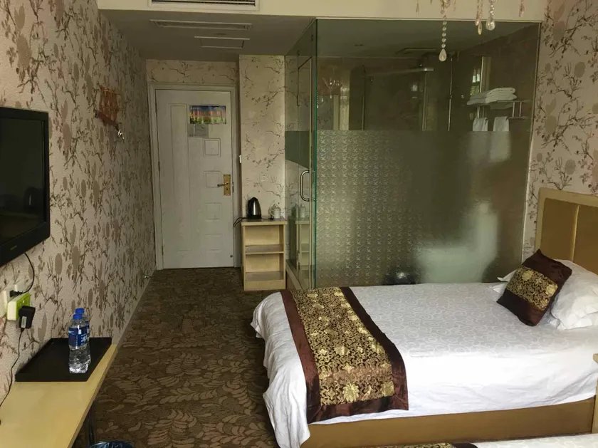 White-Collar Holiday Hotel - Image 1