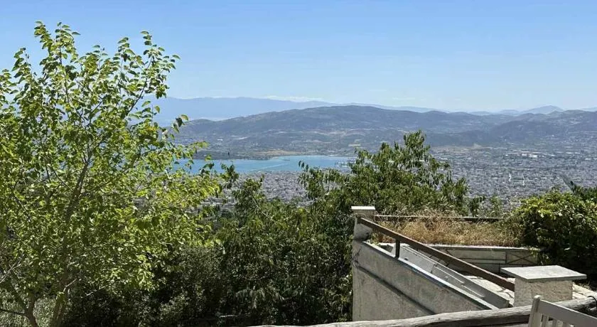 Villa Stagiates - Image 1