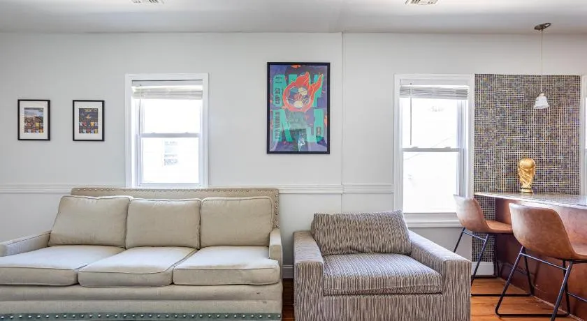 Spacious 2BR-1BA-4 Beds NYC MetLife Parking - Image 1