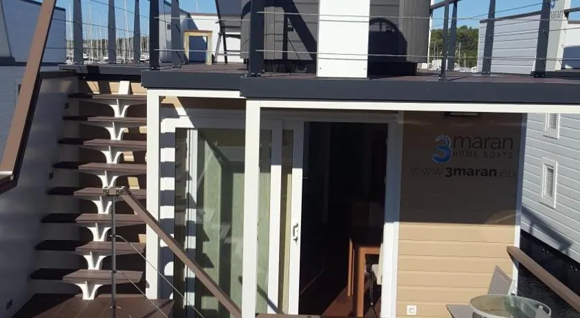 Floating house Sunflower - Image 1