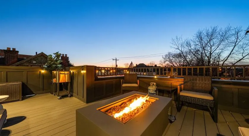 Rooftop Patio, Hot Tub and Games City Escape - Image 1