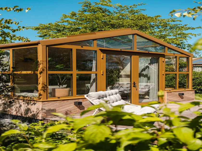 Holiday Home in Friesland with Greenhouse Charm - Image 1
