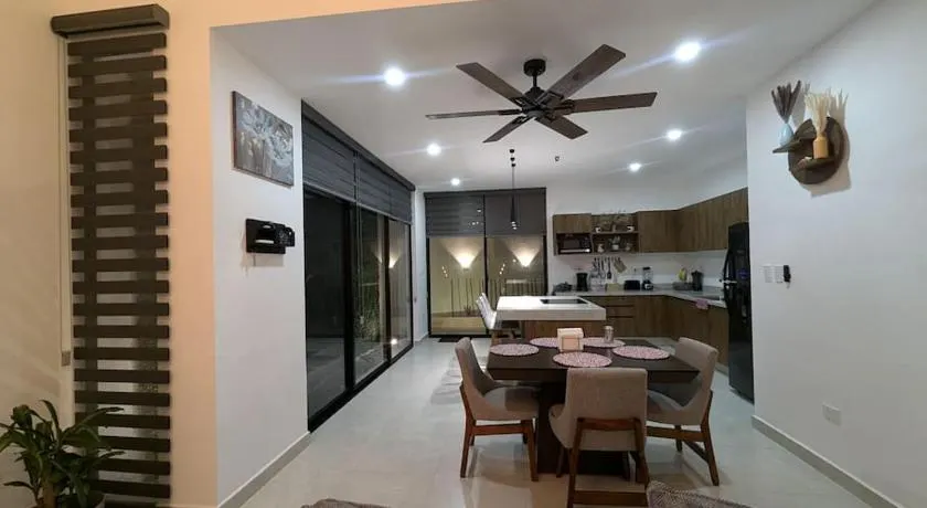 Preciosa Casa en Mérida, 2 Habitaciones, Excelente Ubicación, AC, Alberca, Asador y Estacionamiento - Image 1