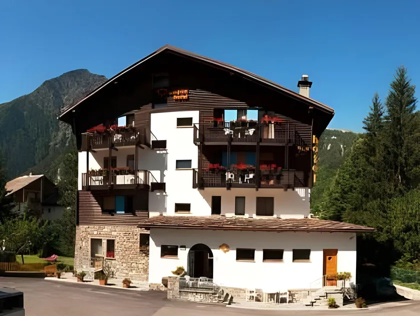 Hotel Crampon - Image 1