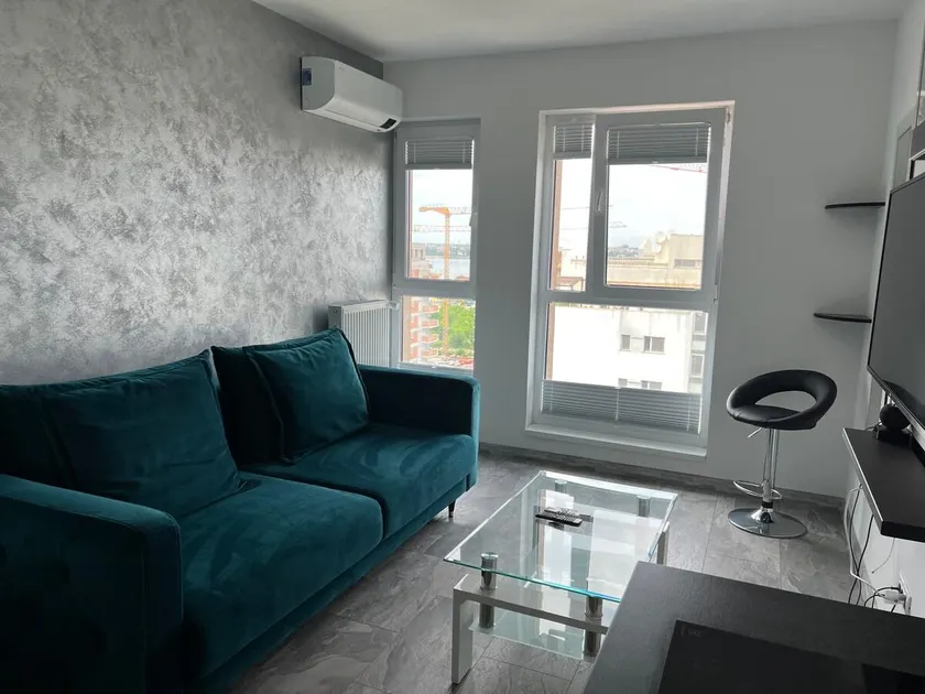 Cozy 2-Room Penthouse Lakeview W14 - Image 1
