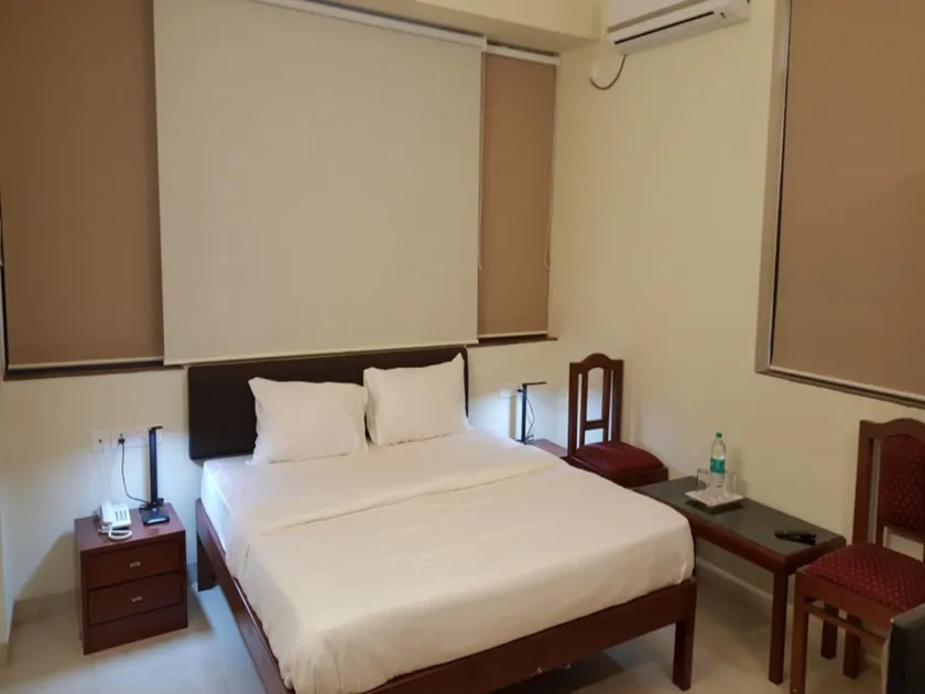 Gomati Business Hotel - Image 1