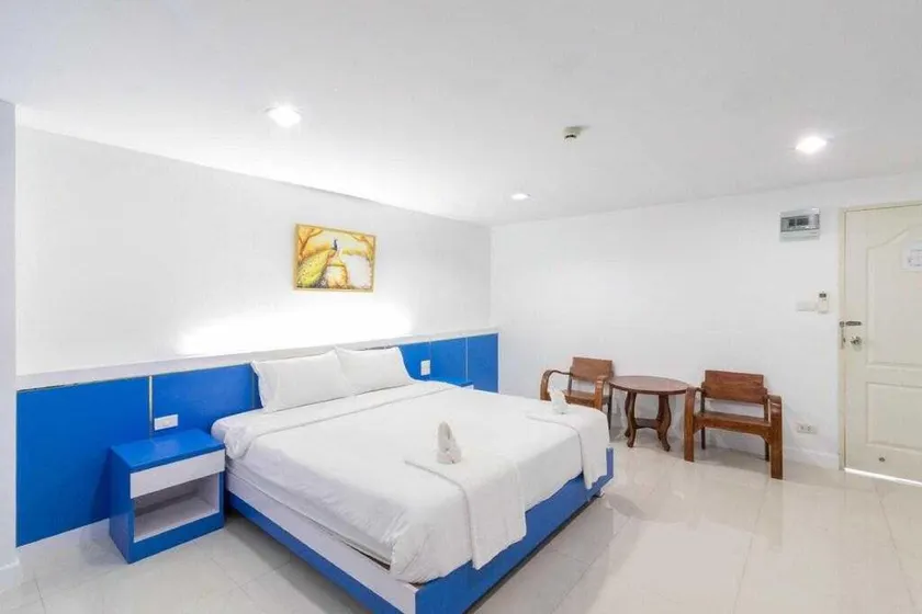 Collection O Siam Privi Hotel - Image 1