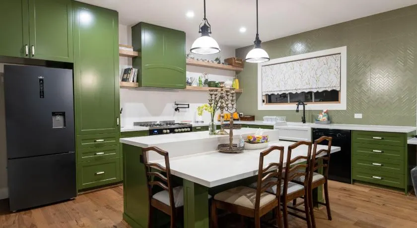 Peninsula Green Cottage for 14 guests - Image 1