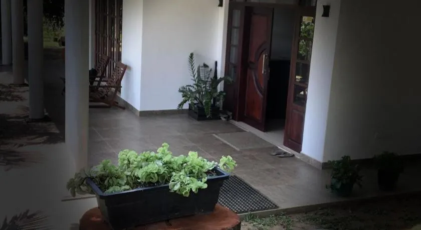 Kandyan Lounge - Image 1