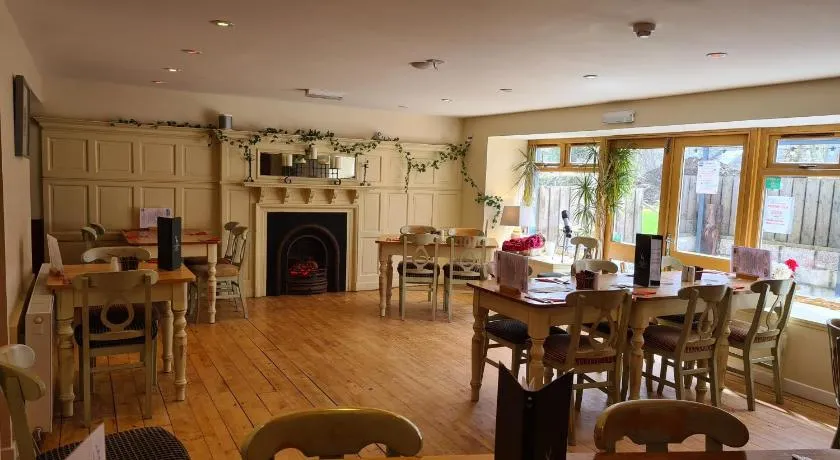 Glenisla Hotel - Image 1