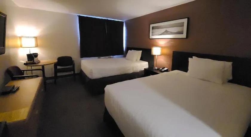 Roadking Inns Motel - Image 1